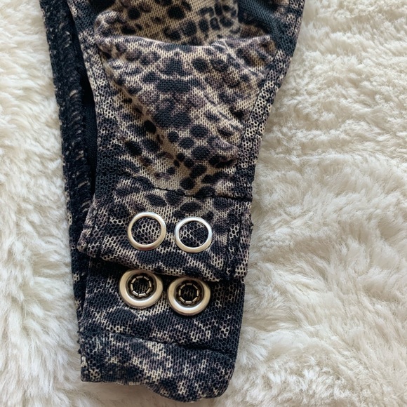 𝙶𝙱𝙶 𝚂𝙽𝙰𝙺𝙴𝚂𝙺𝙸𝙽 𝙱𝙾𝙳𝚈𝚂𝚄𝙸𝚃 - Picture 3 of 4